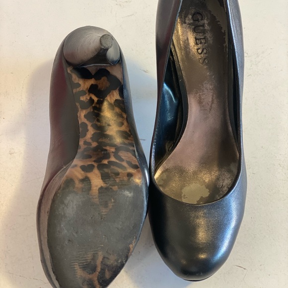 Guess Pumps - Picture 3 of 4